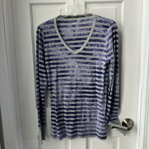 Women’s V-Neck Long Sleeve